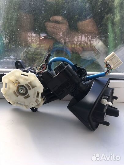 Кронштейн крепления бокового зеркала (левое)