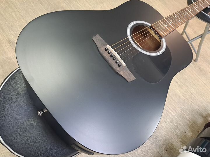 Гитара электроакустическая с подключением чёрная