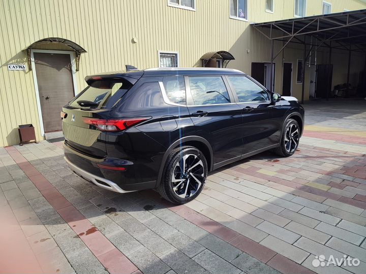Mitsubishi Outlander, 2023