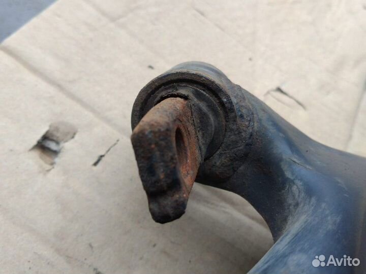 Рычаг подвески передний правый Nissan Qashqai Vi