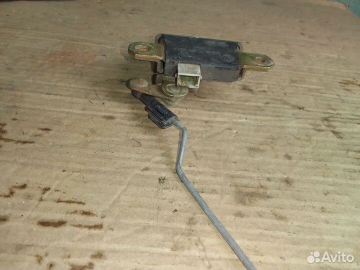 Замок крышки багажника Volkswagen Bora