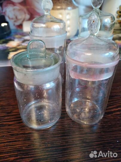 Стеклянные пузырьки,пробирки