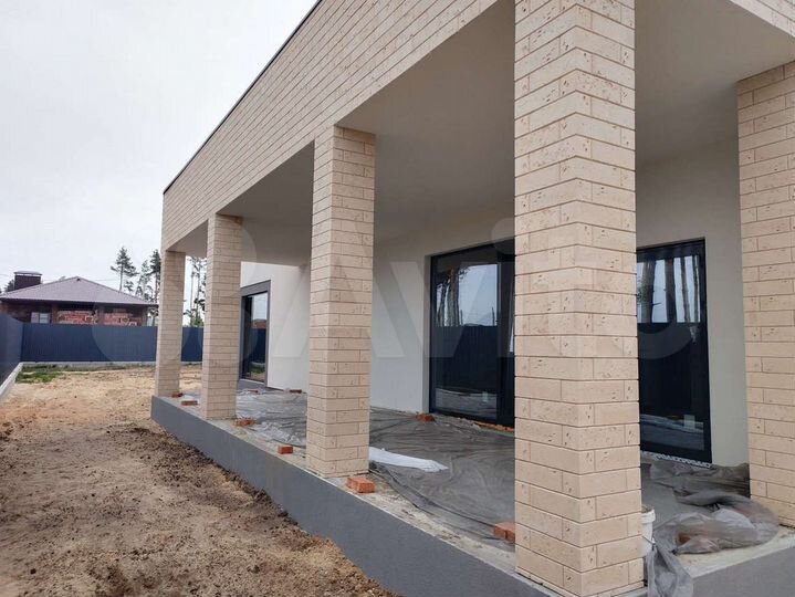 Коттедж 284 м² на участке 15 сот.