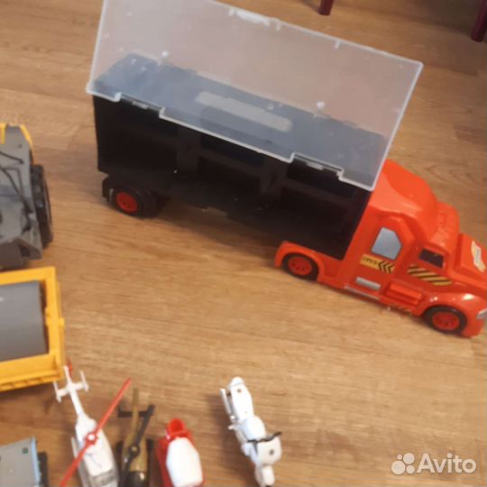 Игрушки пакетом машинки