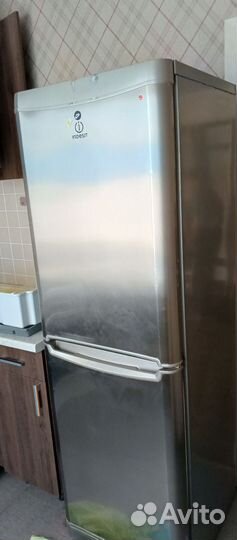 Холодильник бу indesit