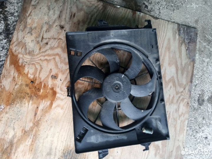 Диффузор радиатора Kia Rio седан G4FA 1.4 2016