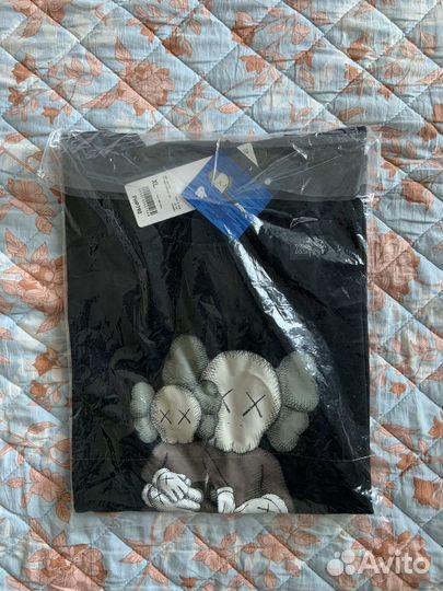 Kaws x Uniqlo UT Short Sleeve Graphic XL размер