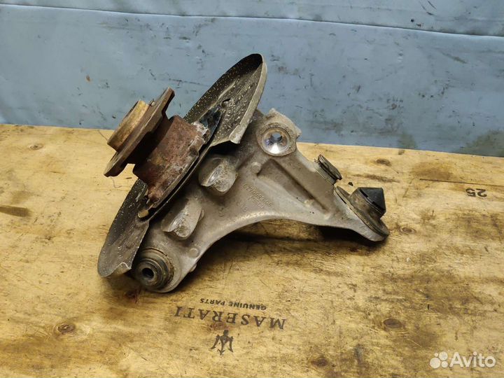 Кулак задний левый BMW X5 E70