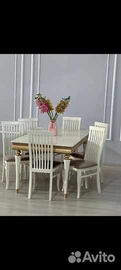 Стол и стулья