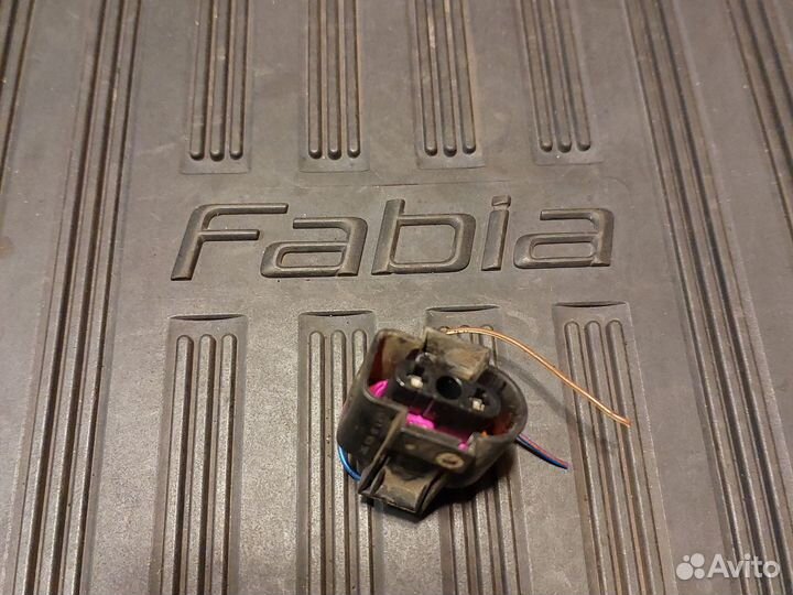 Разъем датчика уровня О.Ж. расшир. Бачка 1j0973202