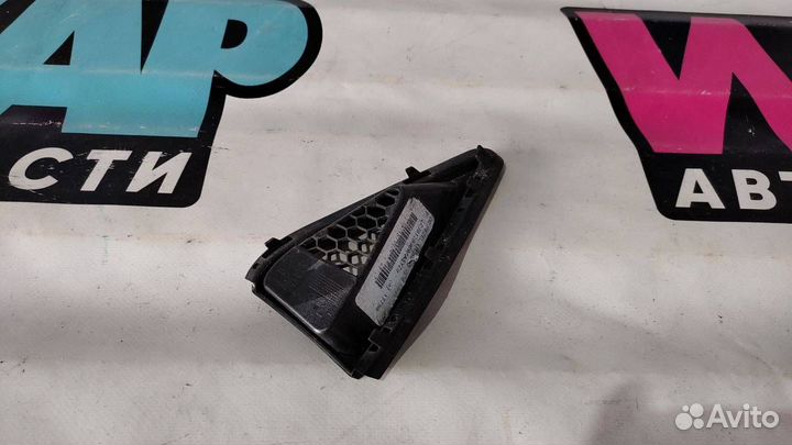 Пластик Ford Escape 4 CX482 2020 JR3B-17B969-AAW