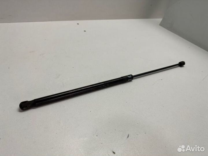 Амортизатор капота Toyota Camry V70/V75 2018-2022