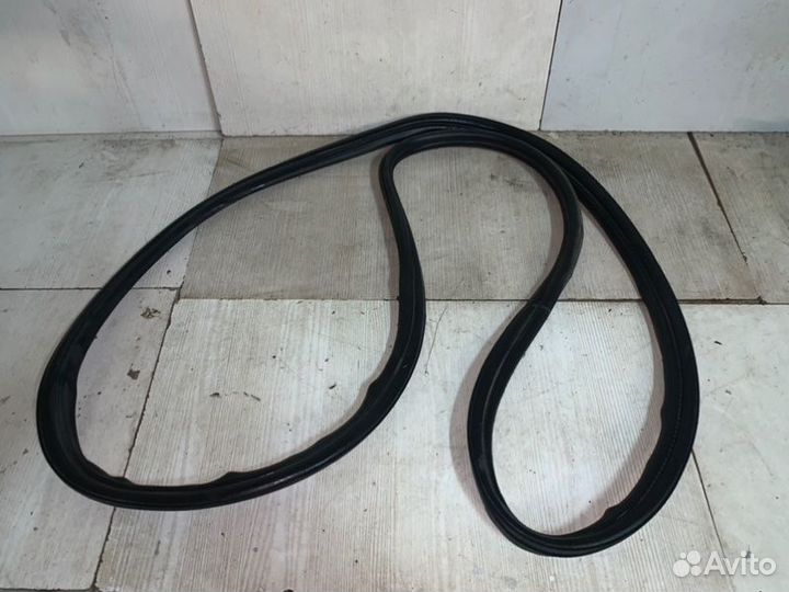 Уплотнительная резинка двери багажника Peugeot 206