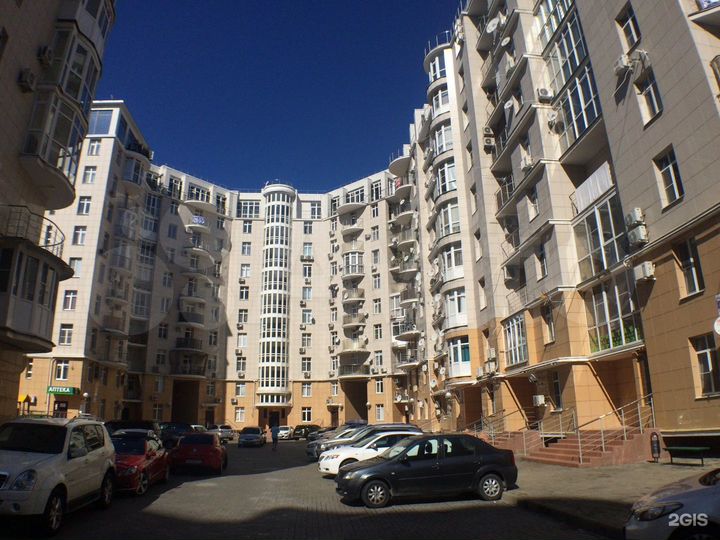 2-к. квартира, 66 м², 8/10 эт.