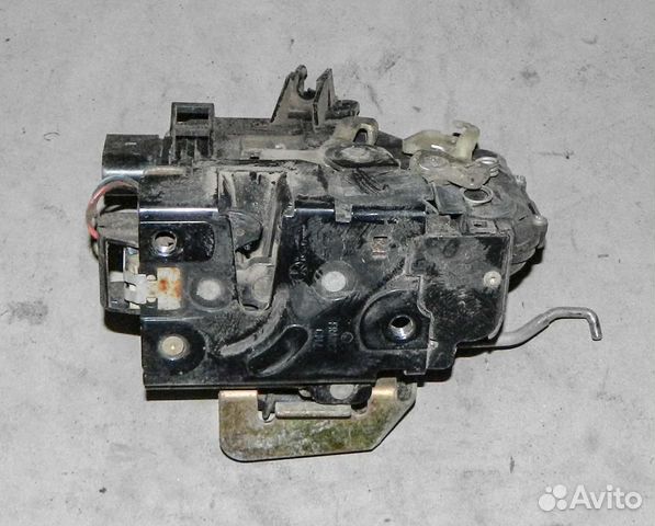 Замок двери передней правой Audi A6 C5