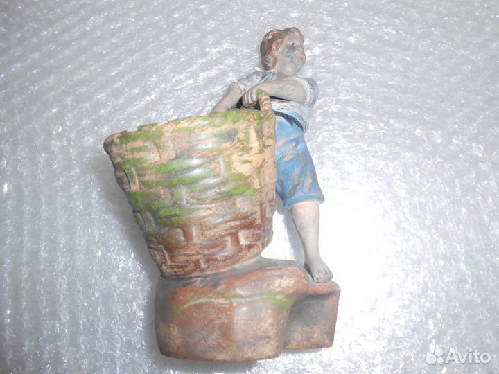 Керамическая статуэтка