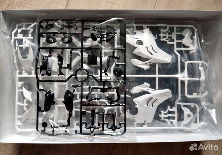 1/12 Ducati Superleggera V4 + смола (Tamiya)