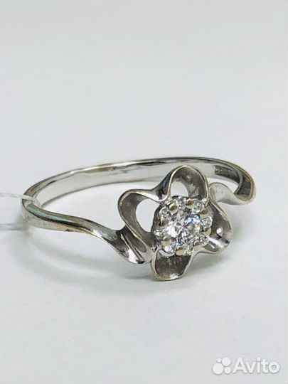 Золотое кольцо с бриллиантом