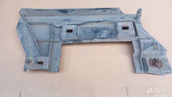 Кронштейн бампера переднего Volvo 940 левый