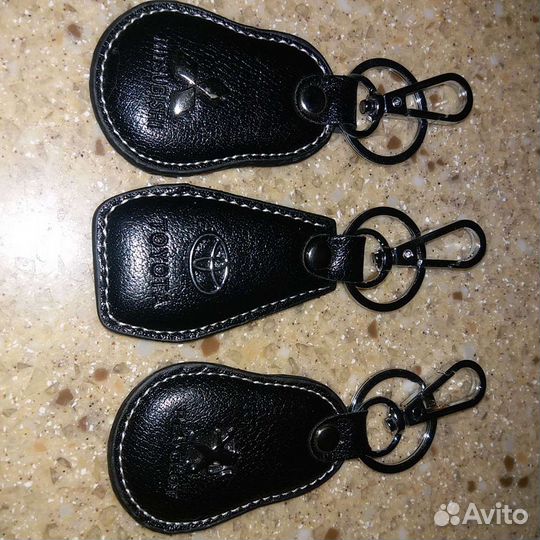 Брелок с логотипом авто