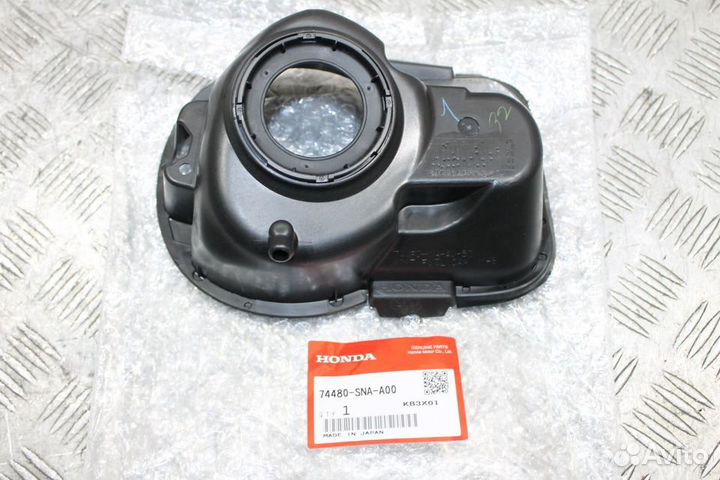 Кожух горловины бензобака Honda Civic 8 FD 4D