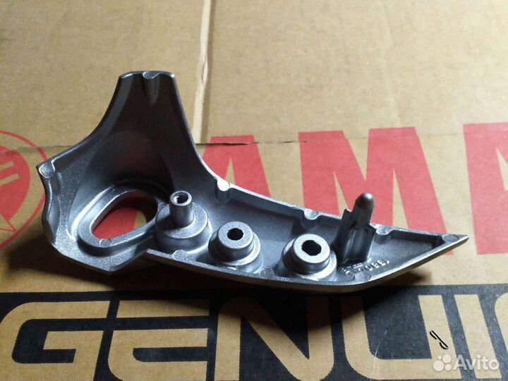 Новое оригинальное крепление фары Yamaha Fz6