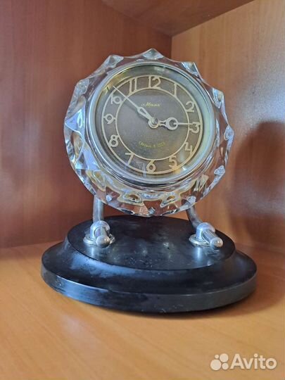 Часы в хрустальном корпусе Маяк