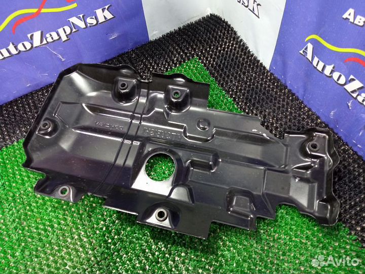 Декоративная накладка двигателя Mitsubishi Fuso Canter FE 85D Mitsubishi Fuso Canter