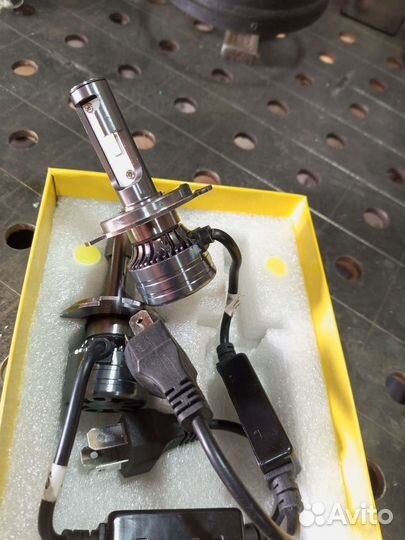 Лампа автомобильная h4