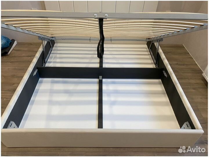 Кровать детская односпальная с мягкой спинкой