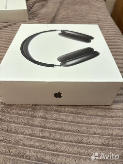 Коробка от AirPods Max