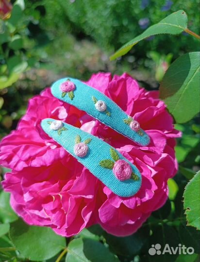 Заколки ручной работы с вышивкой 2шт