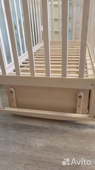 Кроватка для новорожденных с маятником