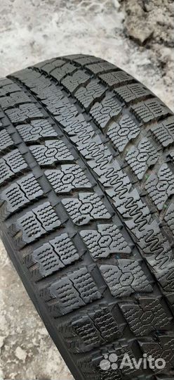 Toyo Observe GSi-5 275/40 R22 107Q