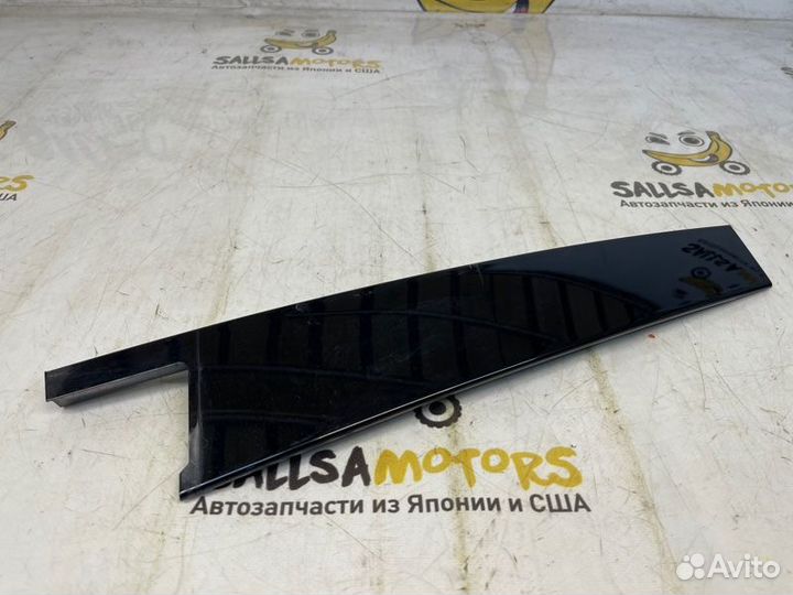 Накладка двери задняя правая Mercedes-Benz C180