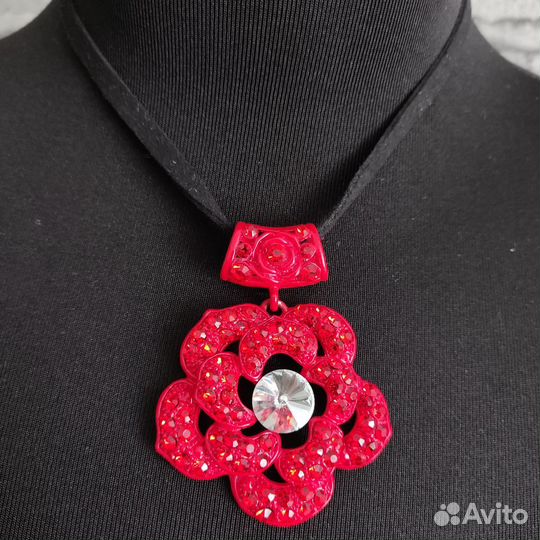 Новые подвески и кулоны