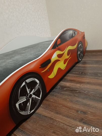 Детская кровать машина с матрасом