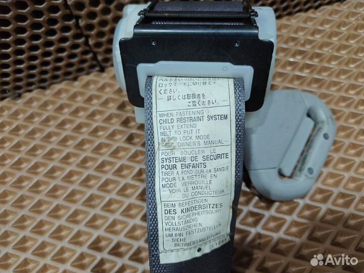 Ремень безопасности задний Toyota Carina AT211