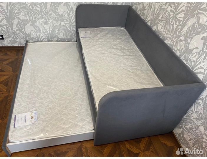 Кровать мягкая с выдвижным местом / ящиком