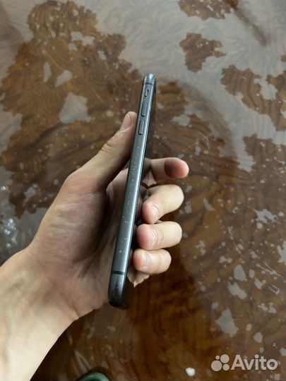 Телефон iPhone 11