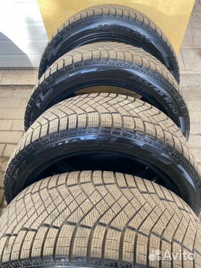 Pirelli Ice Zero FR 255/45 R20