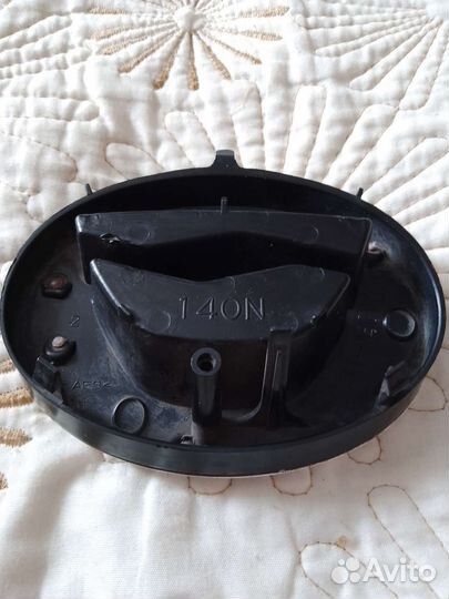 Значок (эмблема) на решетку радиатора тойота