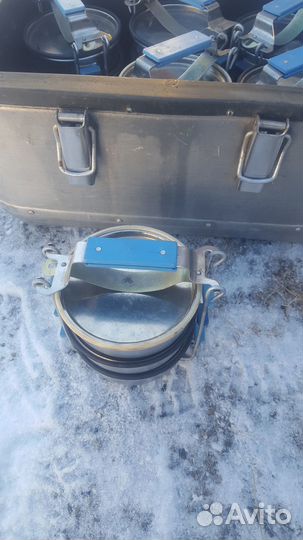 Термоконтейнер с набором посуды из нержавейки