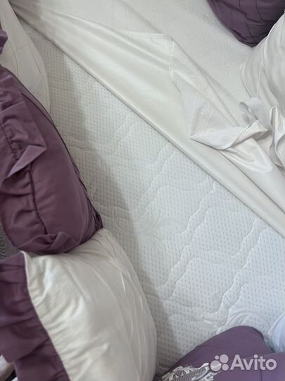 Детская кроватка с маятником и ящиком