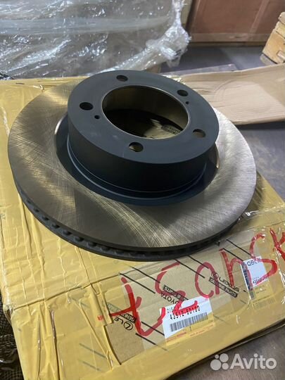 Тормозные диски передние Toyota 4351260180 (новые)
