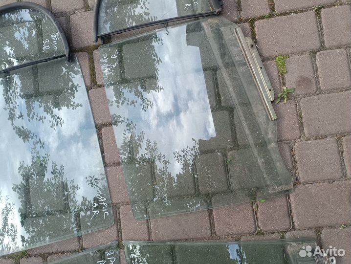 Стекло переднее левое Toyota Yaris