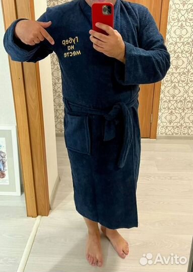 Халат с надписью капюшоном и инициалами