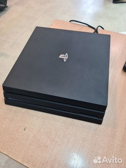 Игровая приставка PlayStation 4 Pro 1TB