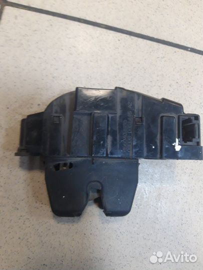 Замок крышки багажника Peugeot 308