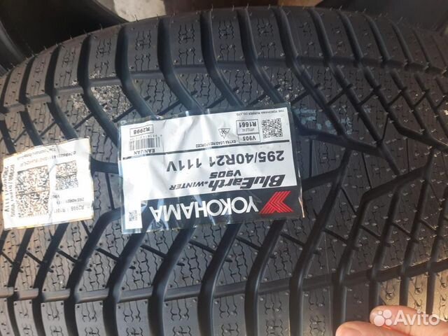 Yokohama BluEarth Winter V905 295/40 R21 111V